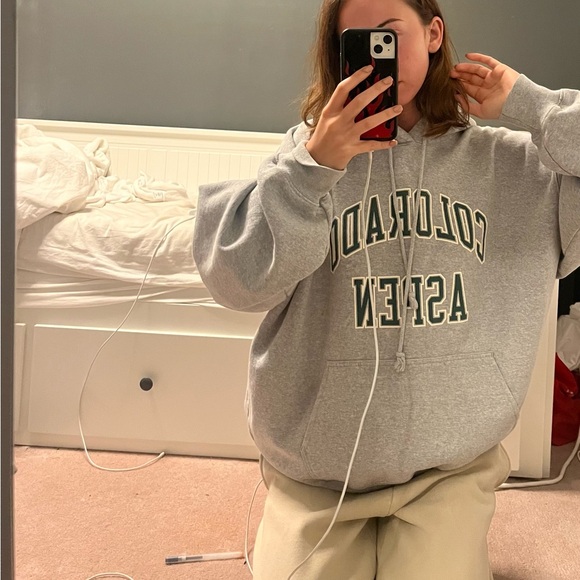 Brandy Melville Sweaters - Brandy Melville Colorado aspen hoodie!💚🤍